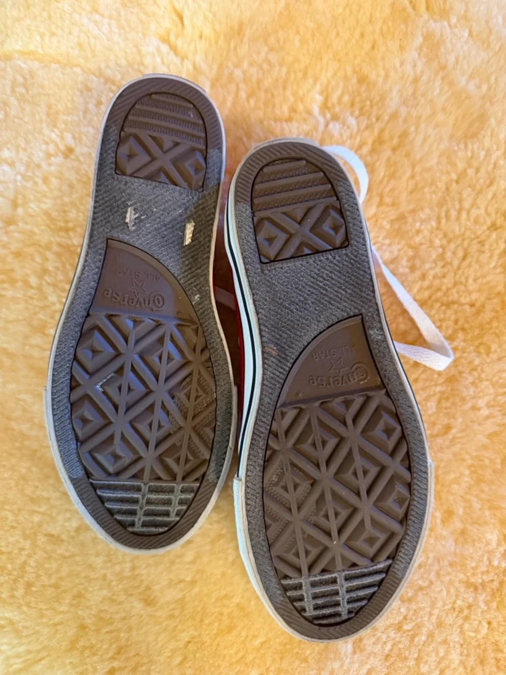 Red Converse size 3 youth, boys or girls, excellent condition